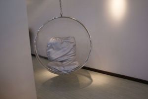 Fotel Bańka transparent/srebrna poduszka
